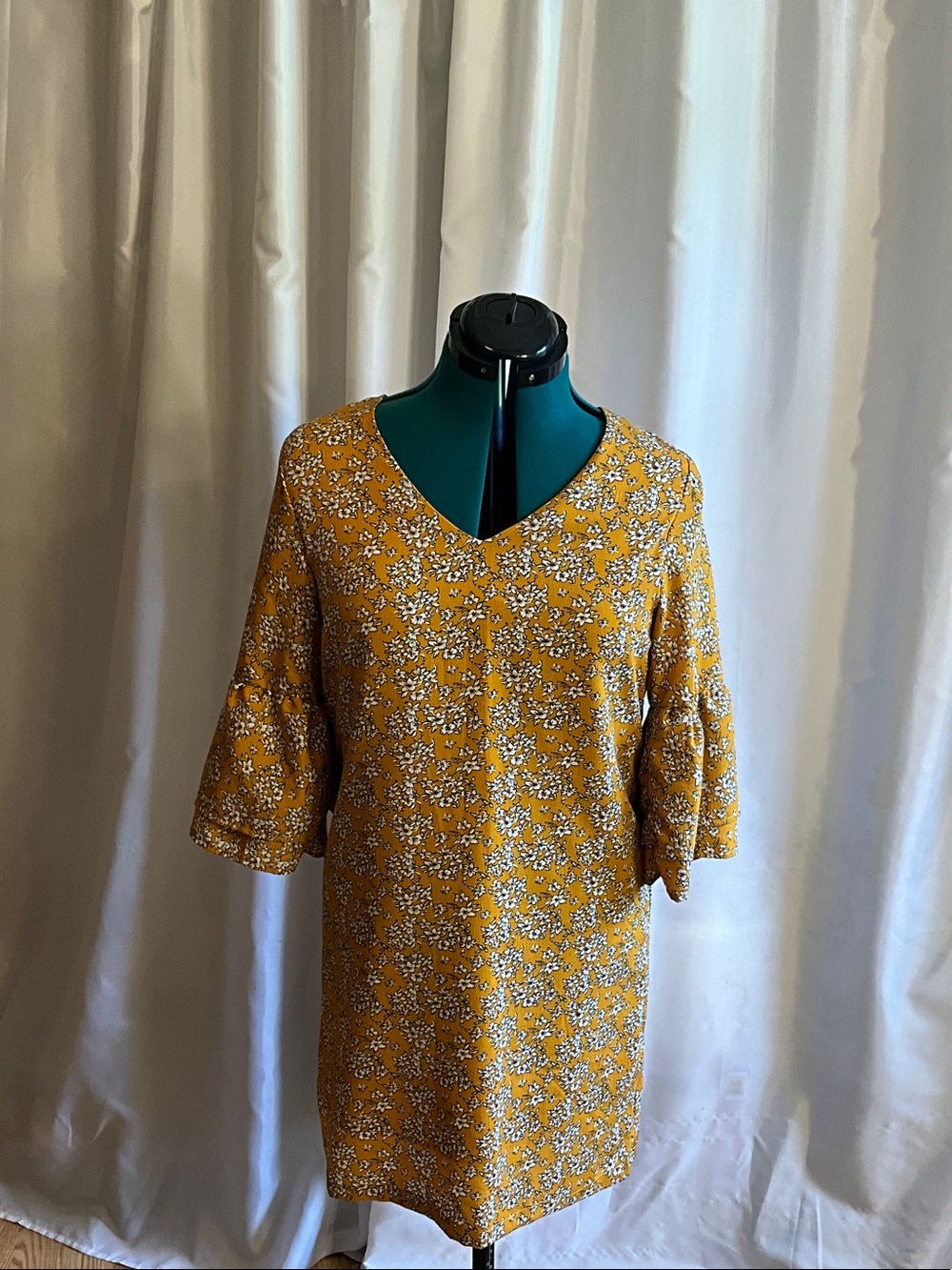 Mustard Floral V-Neck Midi Dress - Brand  Belongsci size small